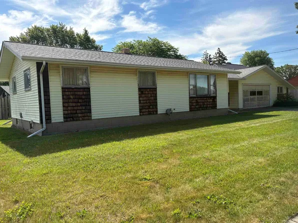225 7th St, Freeland, MI 48623