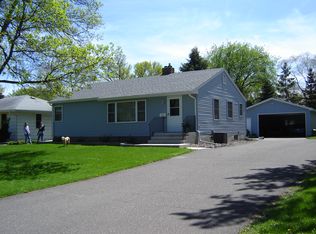 1316 Shryer Ave W, Roseville, MN 55113