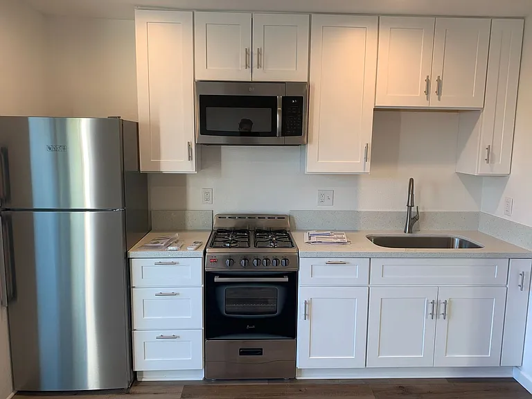 3256 Carr Dr — Photo 2