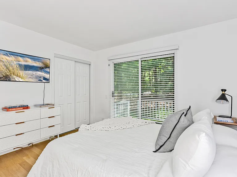 44 Montauk Ave — Photo 8