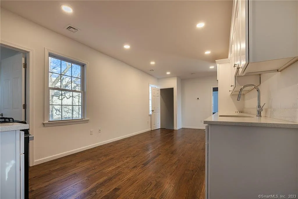 3 bed, 2.0 bath, 1728 sqft, $2,800 — Photo 4