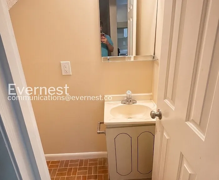 1710 Ichabod Ln #B — Photo 14