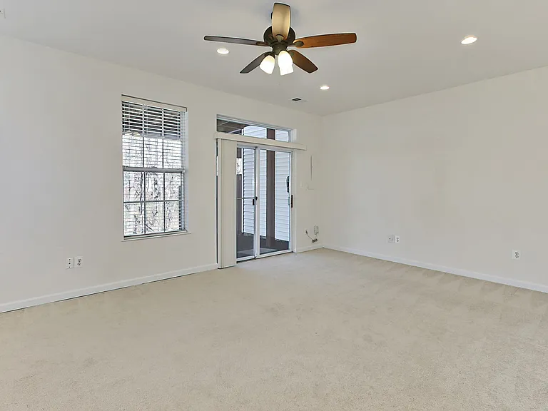 21510 Iredell Ter — Photo 20
