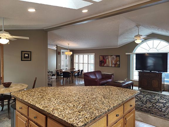 3rd image of 1143 Lakeview Rd #192