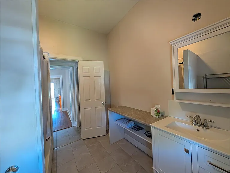 87 E Broad St #2 — Photo 3