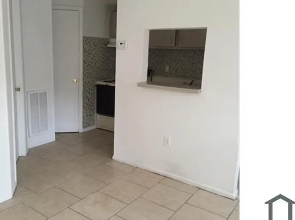 13811 N 20th St APT B, Tampa, FL 33613