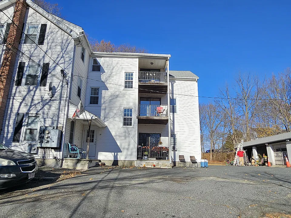 38 N Main St