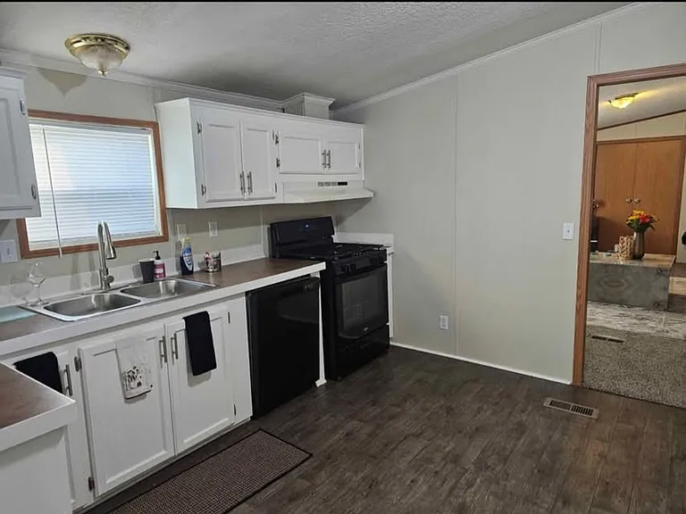 16158 Normandy St — Photo 4