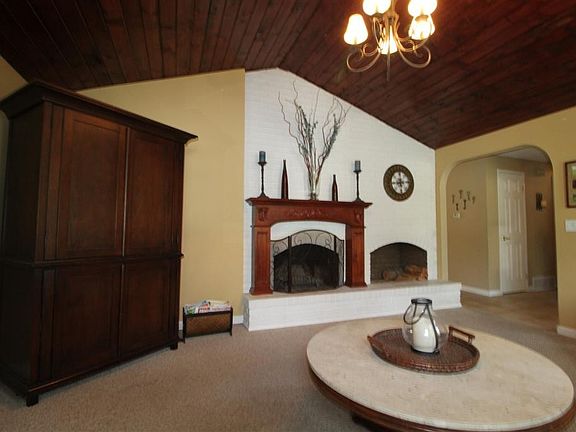 5th image of 411 S Forest Glen Blvd