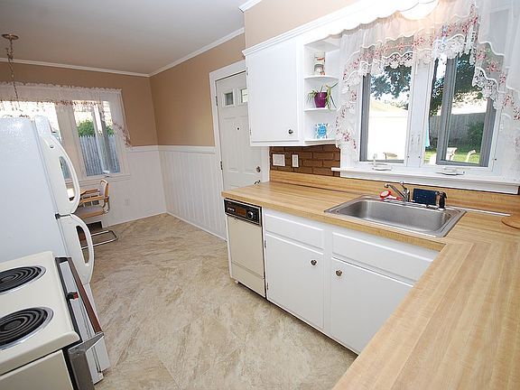 5th image of 53 Herbert Cir