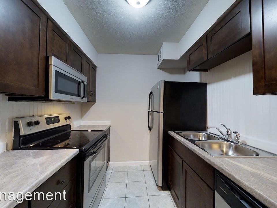 1st image of 5515 Gaston Ave #101