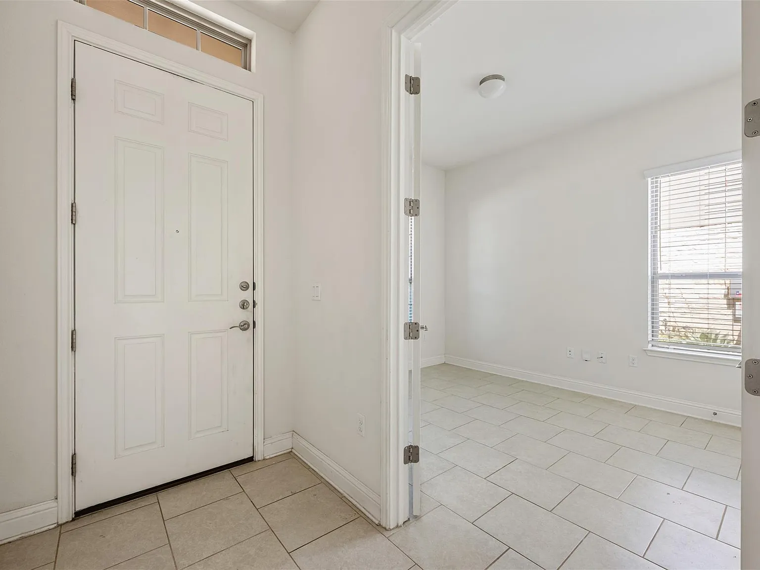 4 bed, 2.5 bath, 2596 sqft, $3,550 — Photo 4