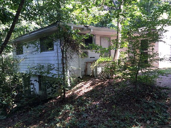 3rd image of 213 S Pine Lake Dr