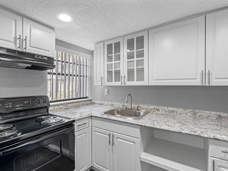 Montierra Apartments — Photo 22