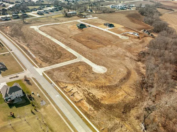 8 Walnut Ridge Ests, Columbia, IL 62236