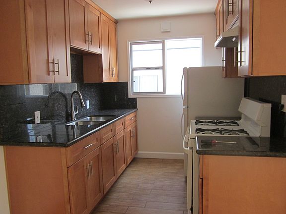 2nd image of 2231 E 1st St APT 11