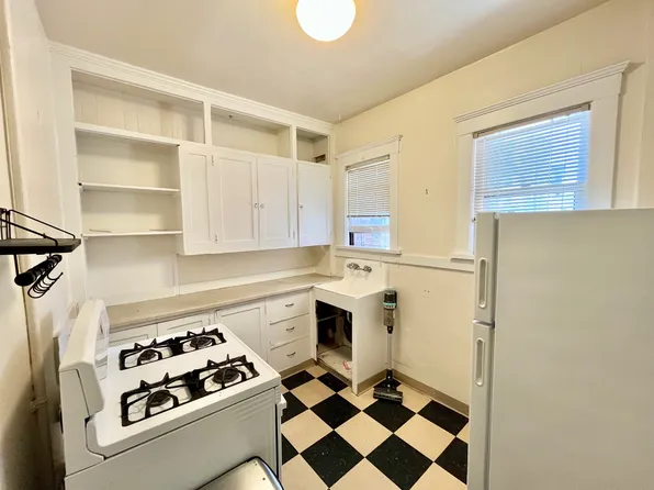 Winchester Apt, 605 E Denny Way APT 106, Seattle, WA 98122