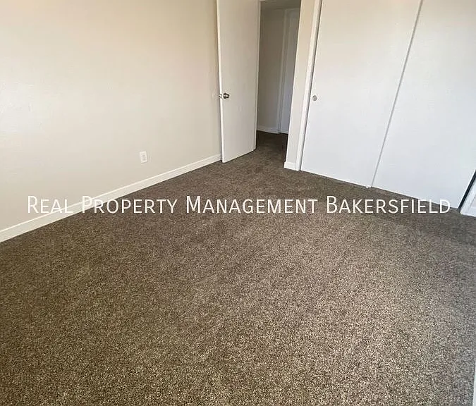 2401 Olive St — Photo 13