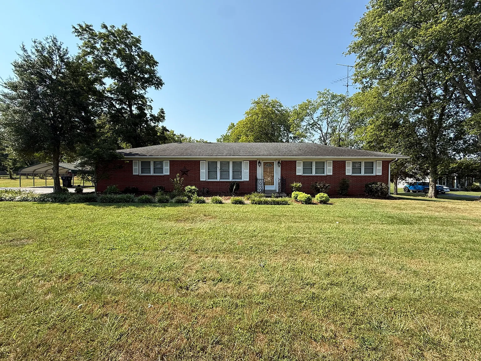 3 bed, 1904 sqft, $1,900 — Photo 1