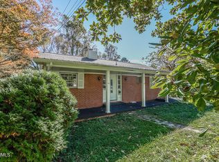 31 Outer Dr, Oak Ridge, TN 37830