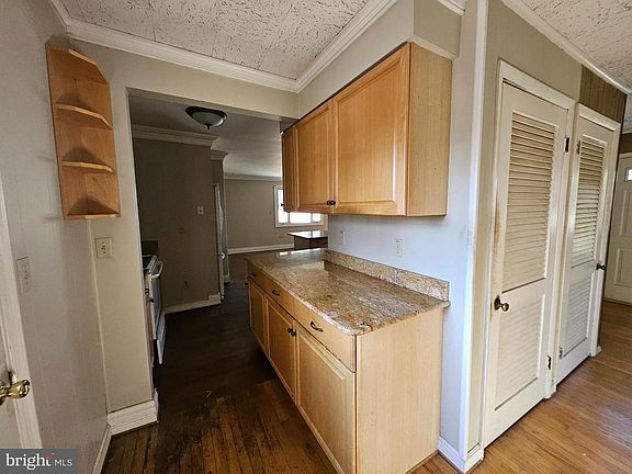 4th image of 110 Woodside Rd