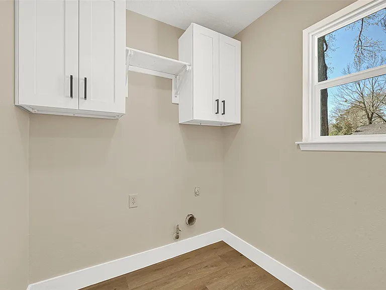 3203 Falling Brook Dr — Photo 9