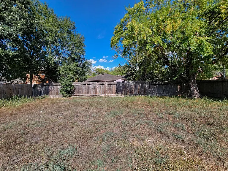 18402 Tall Cypress Dr — Photo 29