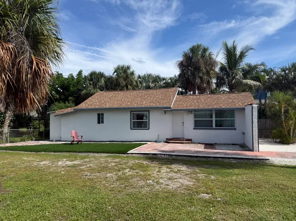 13135 4th St E, Madeira Beach, FL 33708