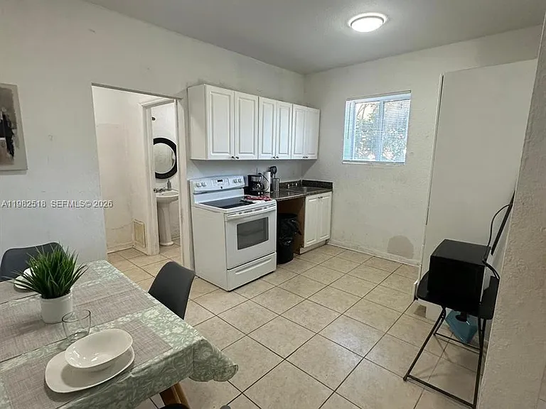 1021 NW 3rd St #201 — Photo 5