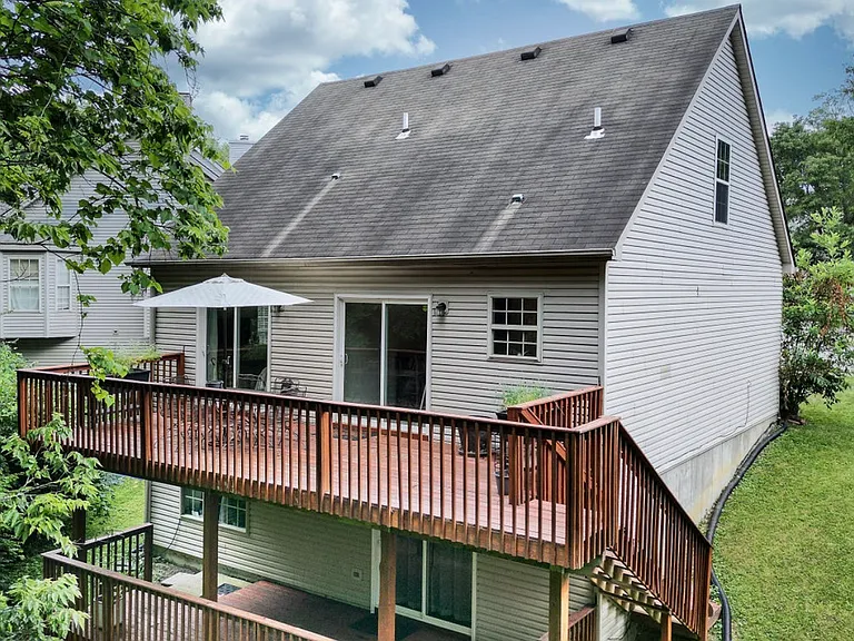 612 Rhodora Rdg — Photo 2