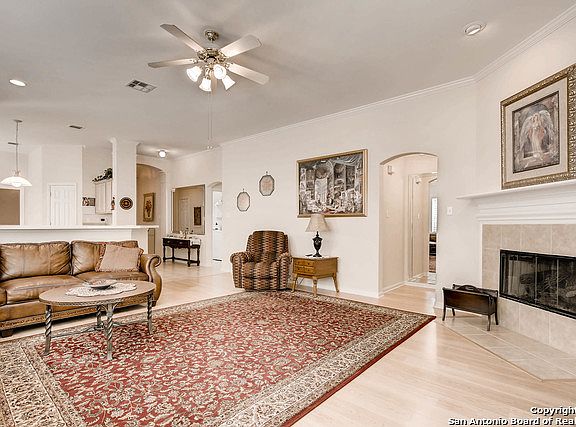 5th image of 105 Antler Cir