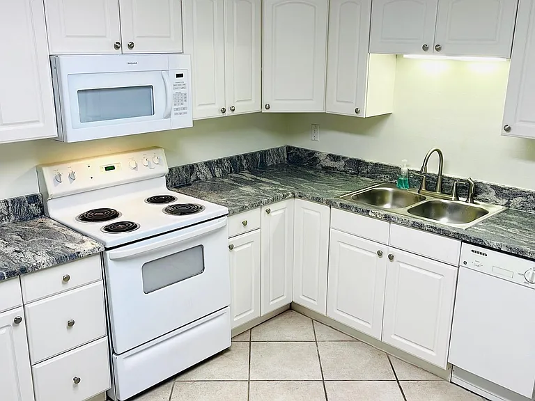 176 Monahan Dr NE #D — Photo 6