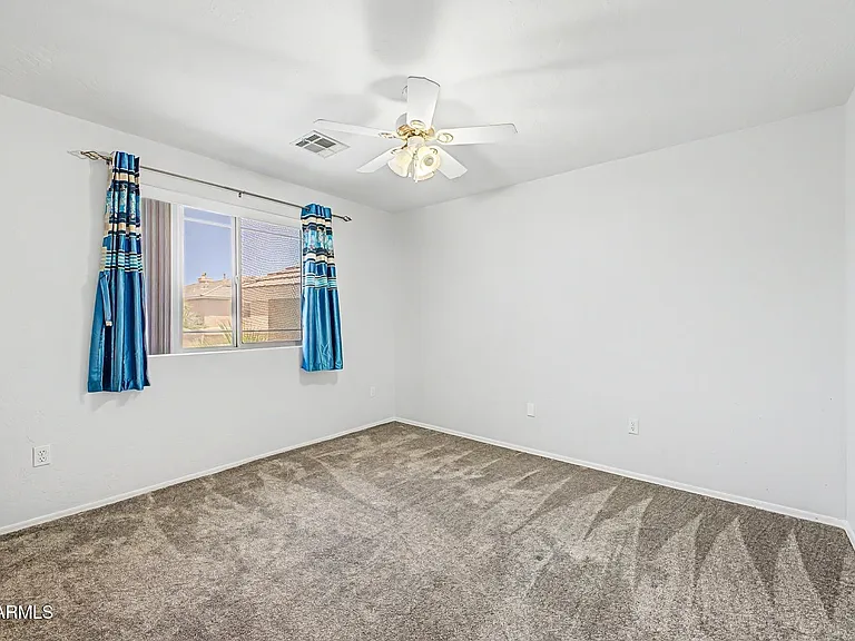 1015 E Irma Ln — Photo 27