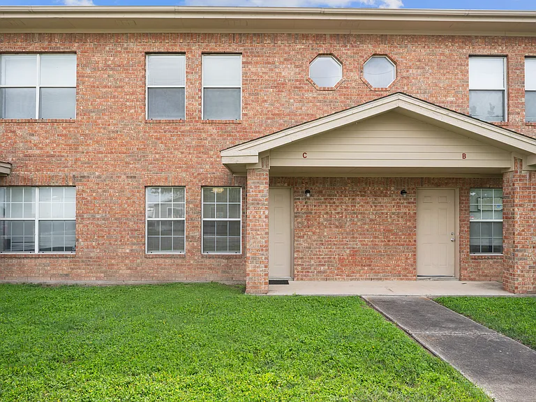 300 Veterans Dr #C — Photo 18