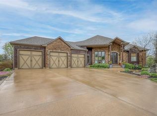 35800 E McQuerry Rd, Oak Grove, MO 64075