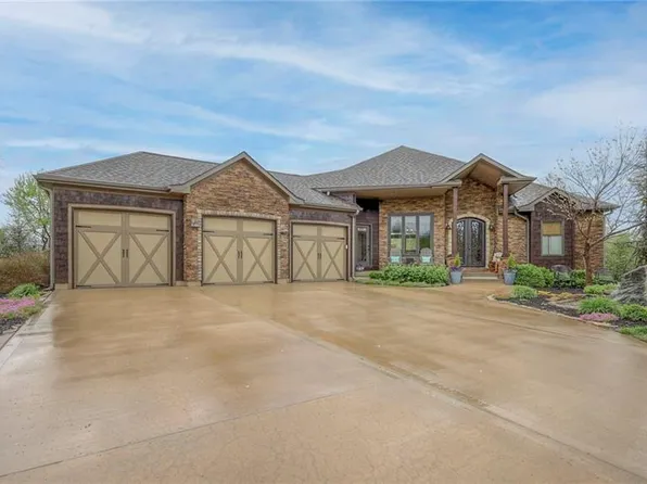 35800 E McQuerry Rd, Oak Grove, MO 64075