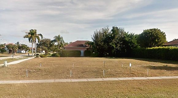 1st image of 604 Hernando Dr