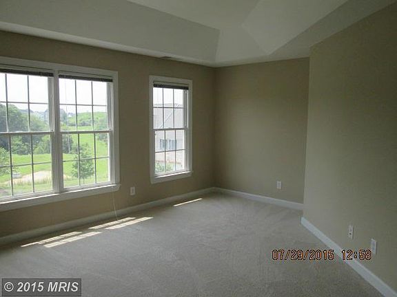 5th image of 5 Catawba Manor Ct