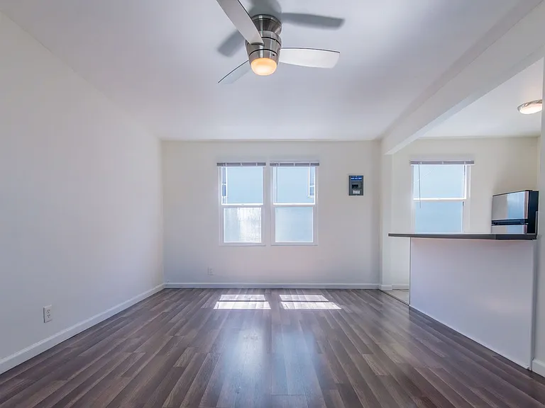1743 La Brea Residences — Photo 4