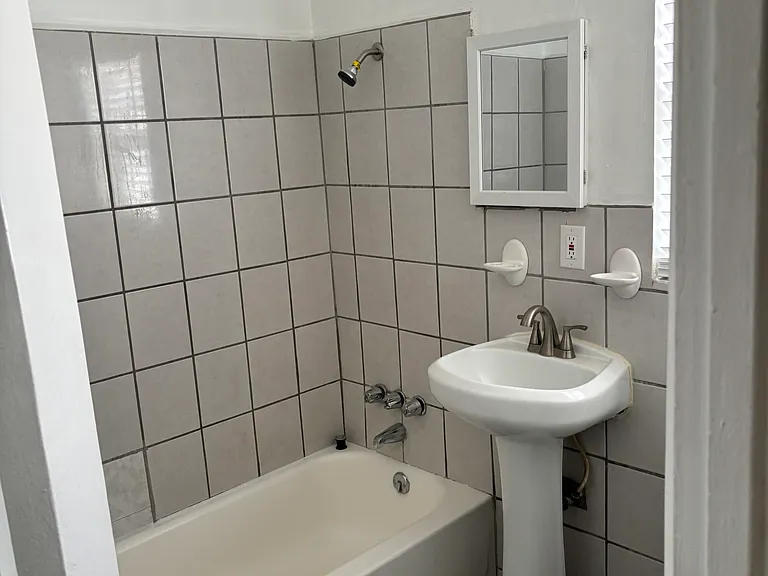 334 N Wilson St — Photo 7