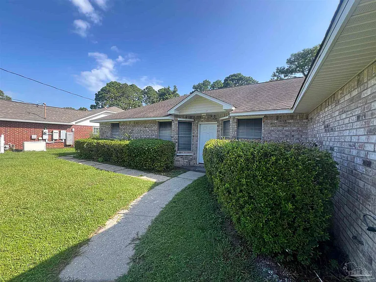 9046 Caribbean Dr — Photo 2