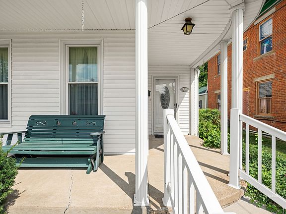 4th image of 82 Cedar St