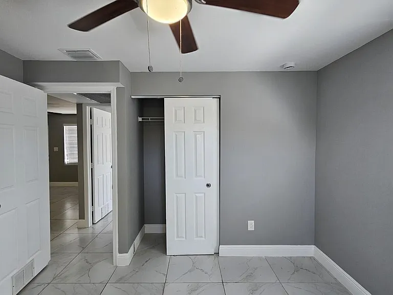933 W 7th St #A — Photo 11