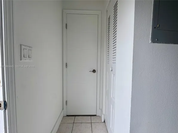 15385 S Dixie Hwy APT 13, Palmetto Bay, FL 33157