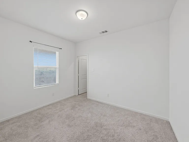 410 Forest St — Photo 13
