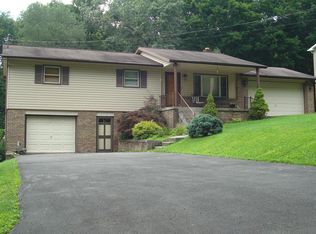 195 Idle Ln, Bluefield, WV 24701