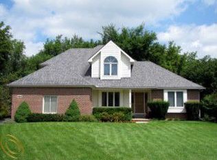 13683 Huntley Ct, South Lyon, MI