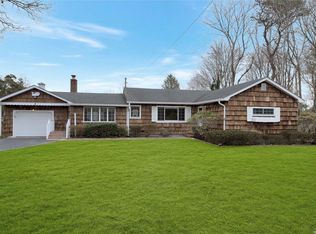 3 Gardners Ln, Hampton Bays, NY 11946