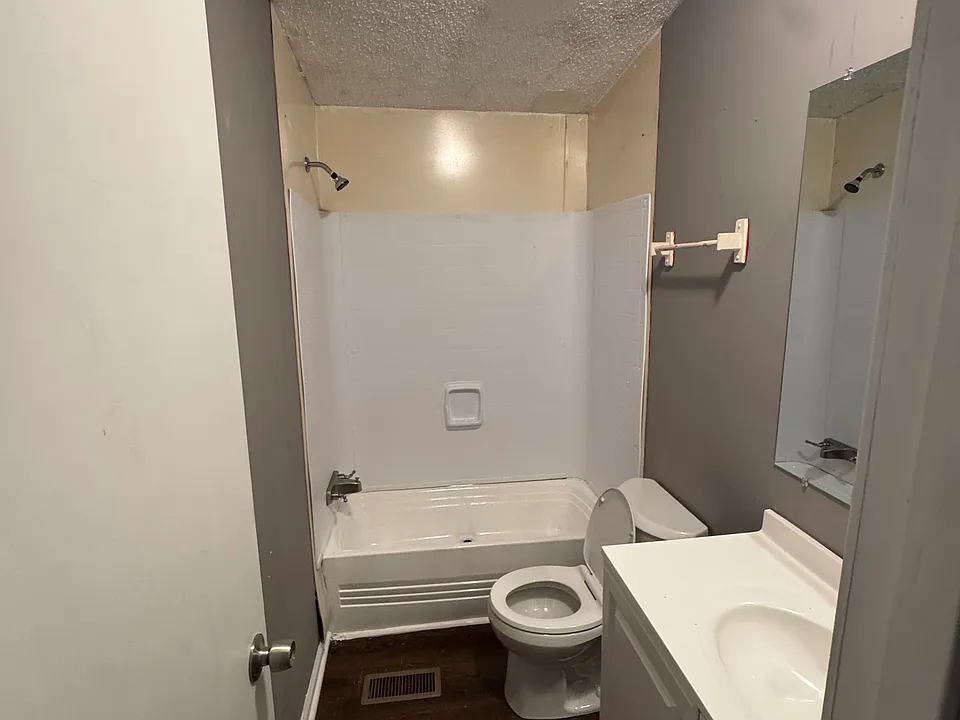 378 Lee Road 490