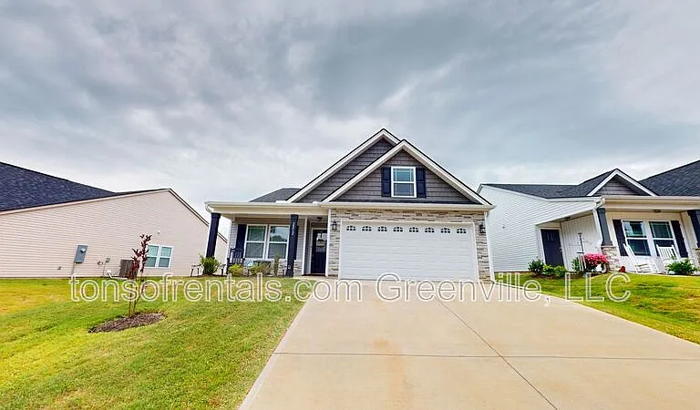 2212 Davenport Ct — Photo 1